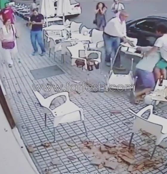 السماء تمطر بلوكات على اناس يتناولون المأكولات.. فيديو مروع صورة رقم 2