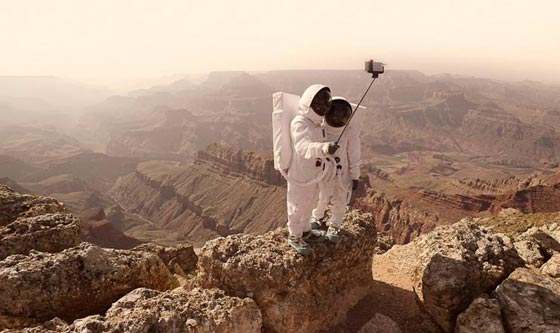 صور سيلفي مجنونة على سطح الكوكب الاحمر صورة رقم 1