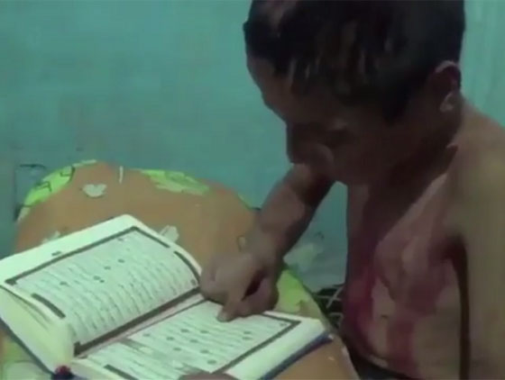 صورة طفل سوري يقرأ القرآن وهو يبكي وينزف ينتظر القصف! صورة رقم 3