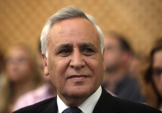 تشديد الرقابة على كاتساف خشية ان يقدم على الانتحار لعدم الافراج عنه صورة رقم 9