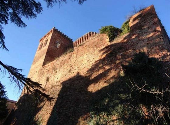 قصر مسكون بالاشباح وكنوزه مخفية معروض للبيع في ايطاليا صورة رقم 1 قصر مسكون بالاشباح وكنوزه مخفية معروض للبيع في ايطاليا صورة رقم 1