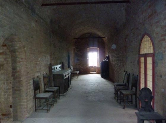 قصر مسكون بالاشباح وكنوزه مخفية معروض للبيع في ايطاليا صورة رقم 8 قصر مسكون بالاشباح وكنوزه مخفية معروض للبيع في ايطاليا صورة رقم 8