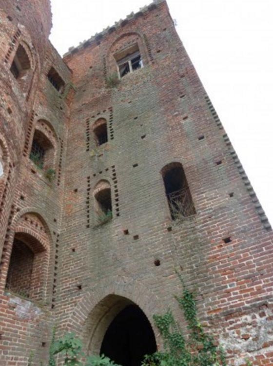 قصر مسكون بالاشباح وكنوزه مخفية معروض للبيع في ايطاليا صورة رقم 6 قصر مسكون بالاشباح وكنوزه مخفية معروض للبيع في ايطاليا صورة رقم 6