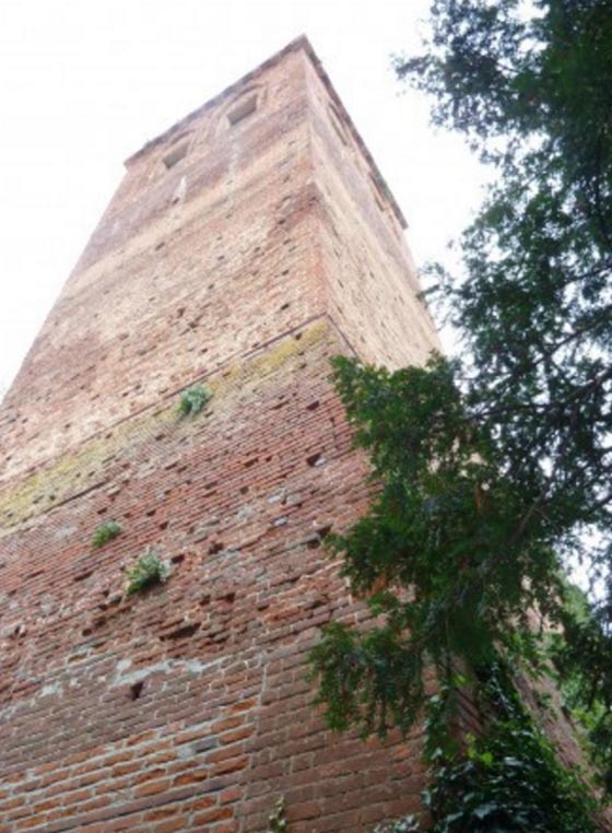 قصر مسكون بالاشباح وكنوزه مخفية معروض للبيع في ايطاليا صورة رقم 4 قصر مسكون بالاشباح وكنوزه مخفية معروض للبيع في ايطاليا صورة رقم 4