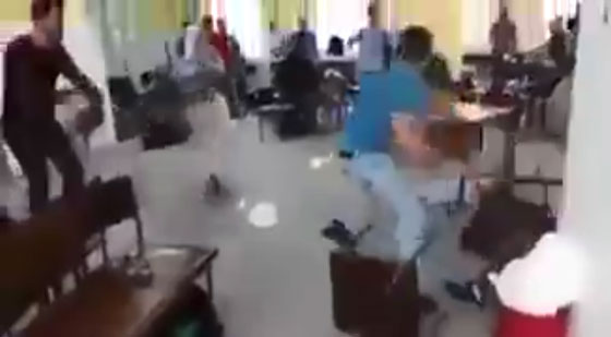 فيديو مخجل.. لاجئون سوريون يتشاجرون داخل مركز لاستيعابهم في المانيا صورة رقم 1