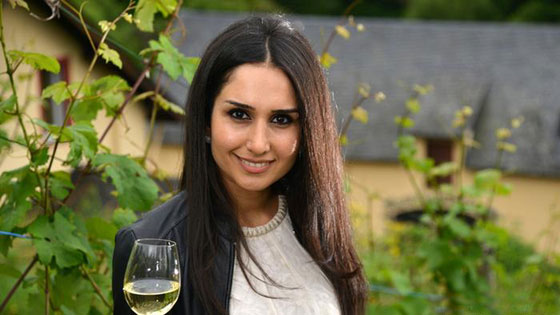  تتويج لاجئة سورية بلقب ملكة النبيذ في المانيا صورة رقم 2