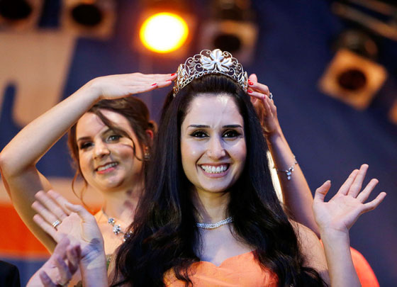  تتويج لاجئة سورية بلقب ملكة النبيذ في المانيا صورة رقم 9