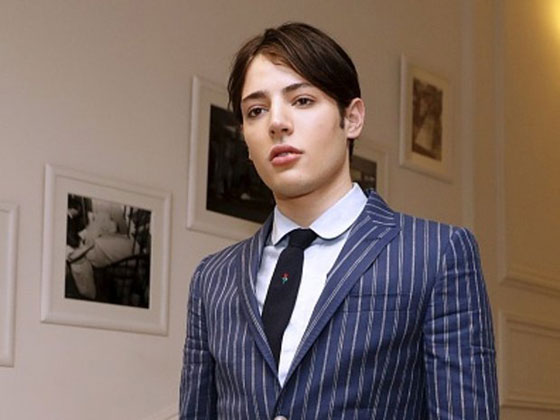 اعتقال ابن ملياردير رفض دفع اجرة تاكسي 28 دولارا صورة رقم 5