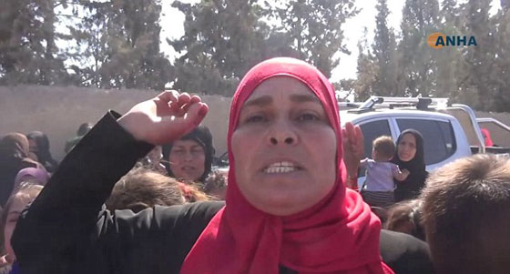  فيديو لامرأة سورية تحرق نقابها بعد طرد داعش من مدينتها صورة رقم 7