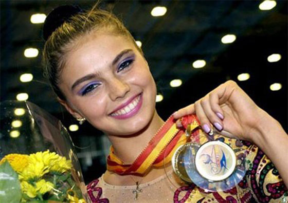  حسناوات اقتحمن عالم السياسة من اوسع ابوابه بينهن لبنانية واردنية صورة رقم 13