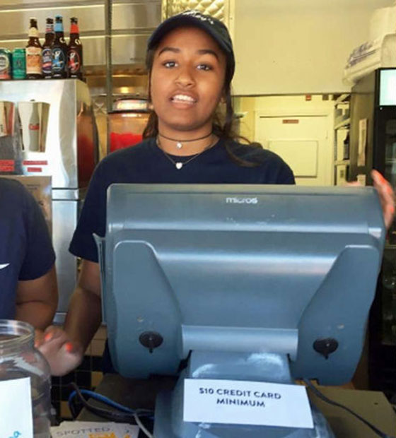 فيديو وصور.. ابنة اوباما تعمل في مطعم وتتقاضى 12 دولارا للساعة صورة رقم 2