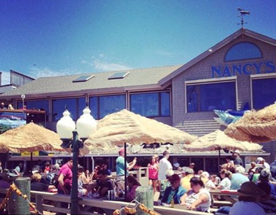 فيديو وصور.. ابنة اوباما تعمل في مطعم وتتقاضى 12 دولارا للساعة صورة رقم 5 فيديو وصور.. ابنة اوباما تعمل في مطعم وتتقاضى 12 دولارا للساعة صورة رقم 5