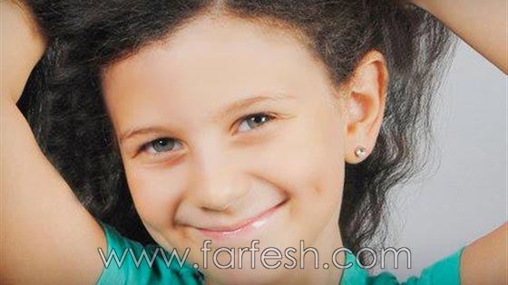 الطفلة الممثلة هولي تقطع إجازتها في لندن من أجل حفل عمرو دياب صورة رقم 4