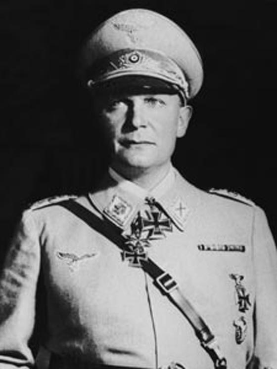 تعرف على الضابط الالماني الهتلري الذي عرض مسدسه الذهبي للبيع صورة رقم 6