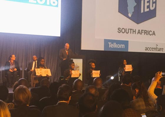 ناشطات يجددن اتهامهن للرئيس الجنوب افريقي بالاغتصاب ويذكرنه به صورة رقم 1