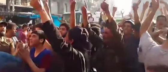 بعد اشتباكات عنيفة.. اهالي حلب يحتفلون بدخول الثوار الى مدينتهم صورة رقم 1