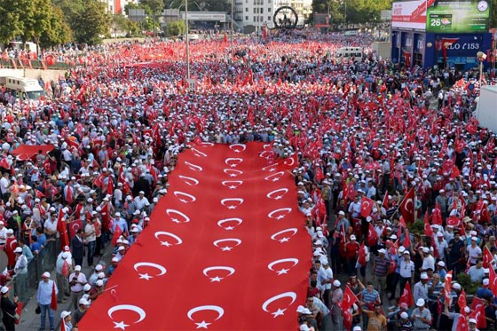 اتراك يمجدون اردوغان ويفدونه بارواحهم لاعادة العلاقات مع روسيا صورة رقم 9