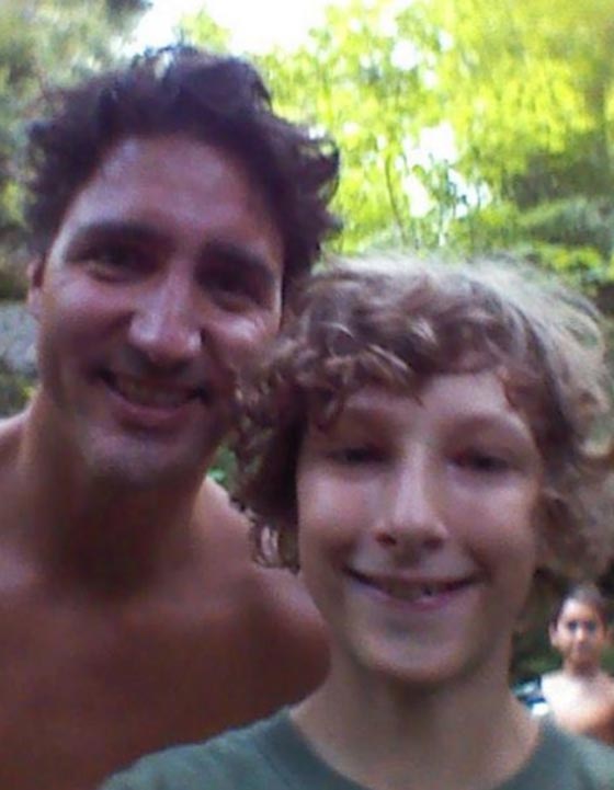 الرئيس الكندي يظهر مجرّد من الملابس في حفل زفاف بكولومبيا صورة رقم 1