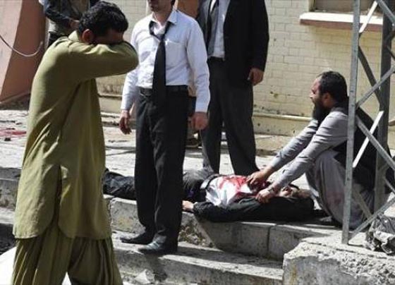 وصلوا الى المستشفى لتشييع زميلهم المحامي فلقي 70 منهم نفس مصيره! صورة رقم 3