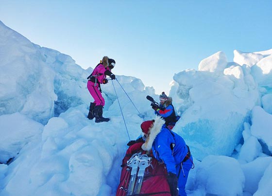 صور اصغر فتاة مغامرة تصل الى القطب الشمالي    صورة رقم 6
