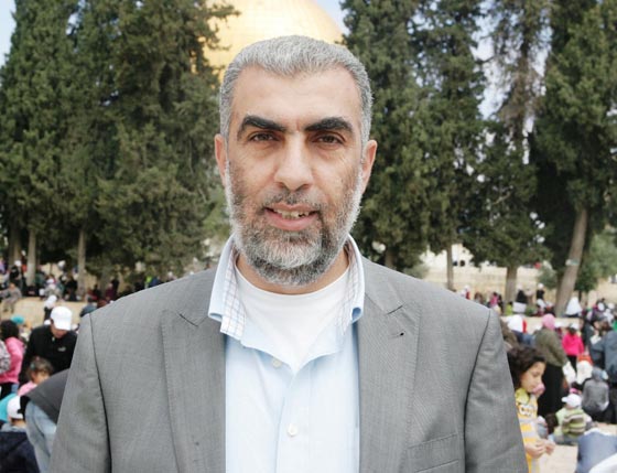  الشرطة الاسرائيلية تحقق مع الشيخ كمال خطيب وتحبسه منزليا صورة رقم 3
