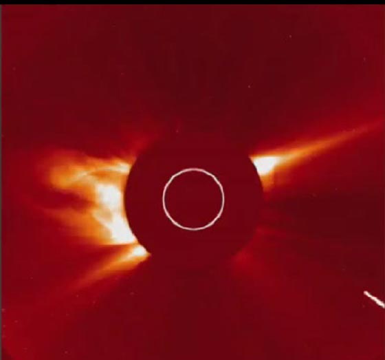  فيديو مثير.. مذنب ينطلق بسرعة هائلة نحو الشمس فيتبخر!! صورة رقم 5