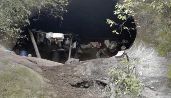 العثور على رجل الكهف يعيش فيه منذ 40 عاما ويعتاش على الصيد صورة رقم 1