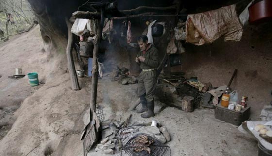 العثور على رجل الكهف يعيش فيه منذ 40 عاما ويعتاش على الصيد صورة رقم 4