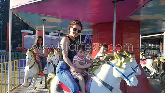 صور كنده حنا تلهو مع توأمها وابنها الاكبر وتوجه رسالة لجمهورها صورة رقم 4