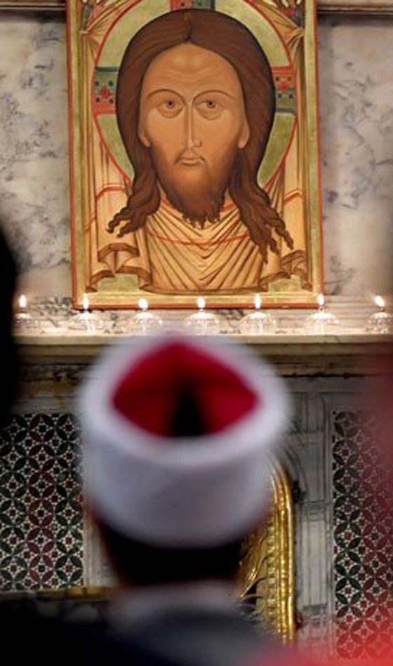 متحدون ضد الذبح والارهاب.. مسلمون يشاركون في قداسات بفرنسا وايطاليا  صورة رقم 13