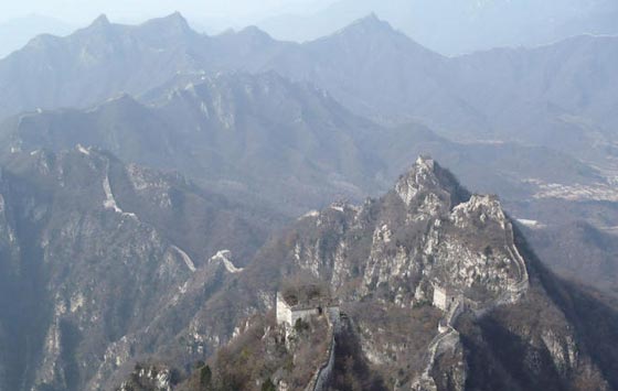 سور الصين العظيم يتفتت بفعل سرقة حجارته وحملة رادعة لحماية الحصن صورة رقم 1 سور الصين العظيم يتفتت بفعل سرقة حجارته وحملة رادعة لحماية الحصن صورة رقم 1