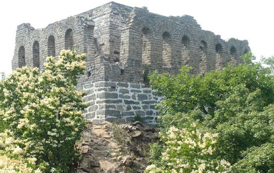 سور الصين العظيم يتفتت بفعل سرقة حجارته وحملة رادعة لحماية الحصن صورة رقم 2 سور الصين العظيم يتفتت بفعل سرقة حجارته وحملة رادعة لحماية الحصن صورة رقم 2