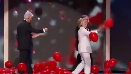 دخول فاشل وخروج محرج.. سلوكيات طفولية في مؤتمرات انتخابية بامريكا صورة رقم 1 دخول فاشل وخروج محرج.. سلوكيات طفولية في مؤتمرات انتخابية بامريكا صورة رقم 1