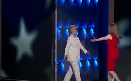 دخول فاشل وخروج محرج.. سلوكيات طفولية في مؤتمرات انتخابية بامريكا صورة رقم 3 دخول فاشل وخروج محرج.. سلوكيات طفولية في مؤتمرات انتخابية بامريكا صورة رقم 3