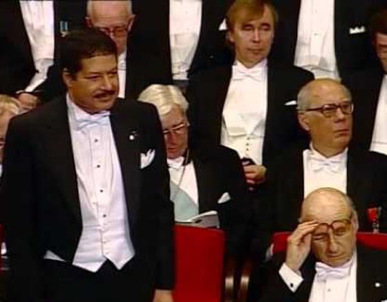 اللحظات الاخيرة في حياة العالم المصري الراحل احمد زويل صورة رقم 13