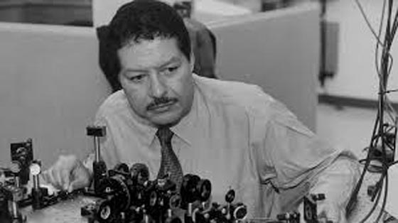 اللحظات الاخيرة في حياة العالم المصري الراحل احمد زويل صورة رقم 16