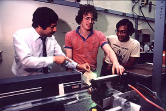 اللحظات الاخيرة في حياة العالم المصري الراحل احمد زويل صورة رقم 2