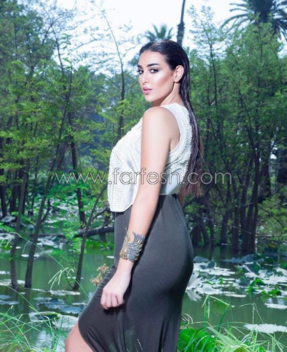 صور الفنانات في الصيف بملابس مكشوفة تفضح زيادة الوزن الصادمة!  صورة رقم 11