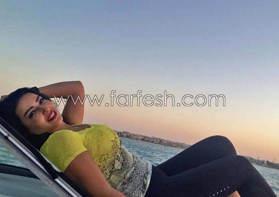صور الفنانات في الصيف بملابس مكشوفة تفضح زيادة الوزن الصادمة!  صورة رقم 1