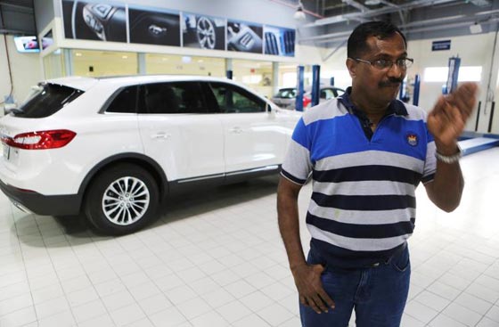 مليون دولار لناجٍ من حريق طائرة الامارات صورة رقم 5