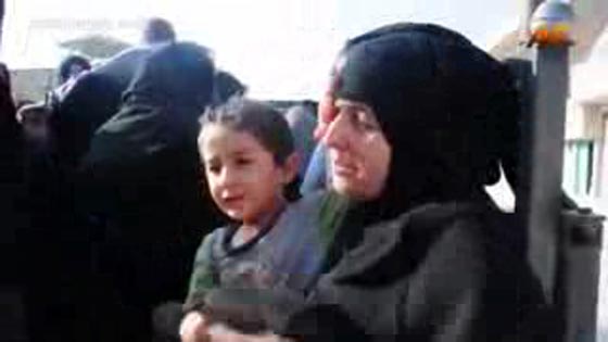  سئمت من حجاب داعش فماذا كان رد فعل طفلها الصغير.. شاهد صورة رقم 2