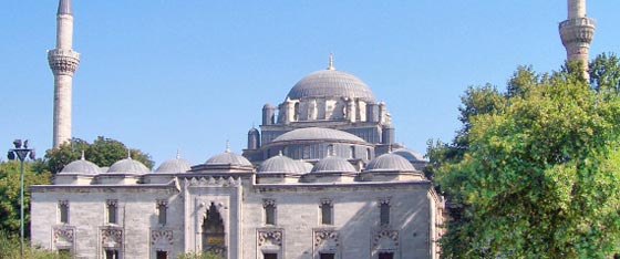  تركيا: رفع الآذان بالخطأ فظن الناس انها محاولة انقلاب أخرى صورة رقم 2