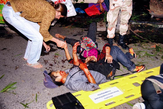  التفجيرات تصل الى تايلند وتشل عصبها السياحي ومقتل 4 اشخاص صورة رقم 2