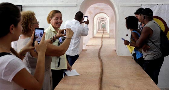  سيجار كوبي طوله 90 مترا هدية لفيدل كاسترو بعيده التسعين صورة رقم 1