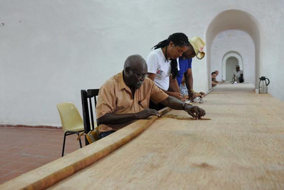  سيجار كوبي طوله 90 مترا هدية لفيدل كاسترو بعيده التسعين صورة رقم 6