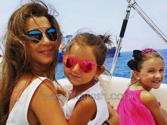 صور نانسي عجرم تقرأ لإبنتيها قصة قبل النوم   صورة رقم 2