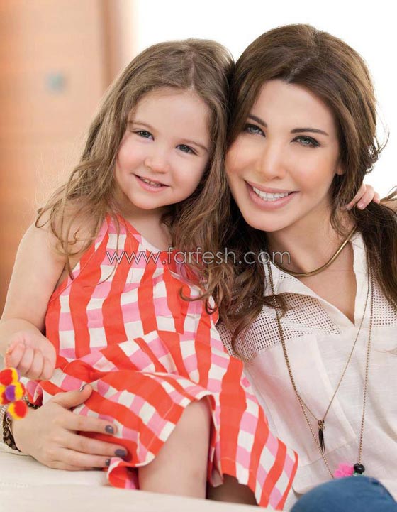 صور نانسي عجرم تقرأ لإبنتيها قصة قبل النوم   صورة رقم 5