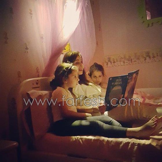 صور نانسي عجرم تقرأ لإبنتيها قصة قبل النوم   صورة رقم 1