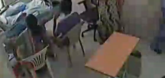  طبيبة تحاول قتل والدها بفصل الاجهزة عنه بالعناية المركزة.. فيديو صورة رقم 2