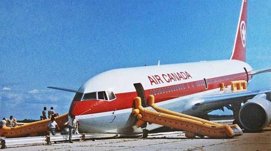 عمليات هبوط اضطرارية جعلت من منفذيها ابطالا مشهورين.. تعرف عليها صورة رقم 3